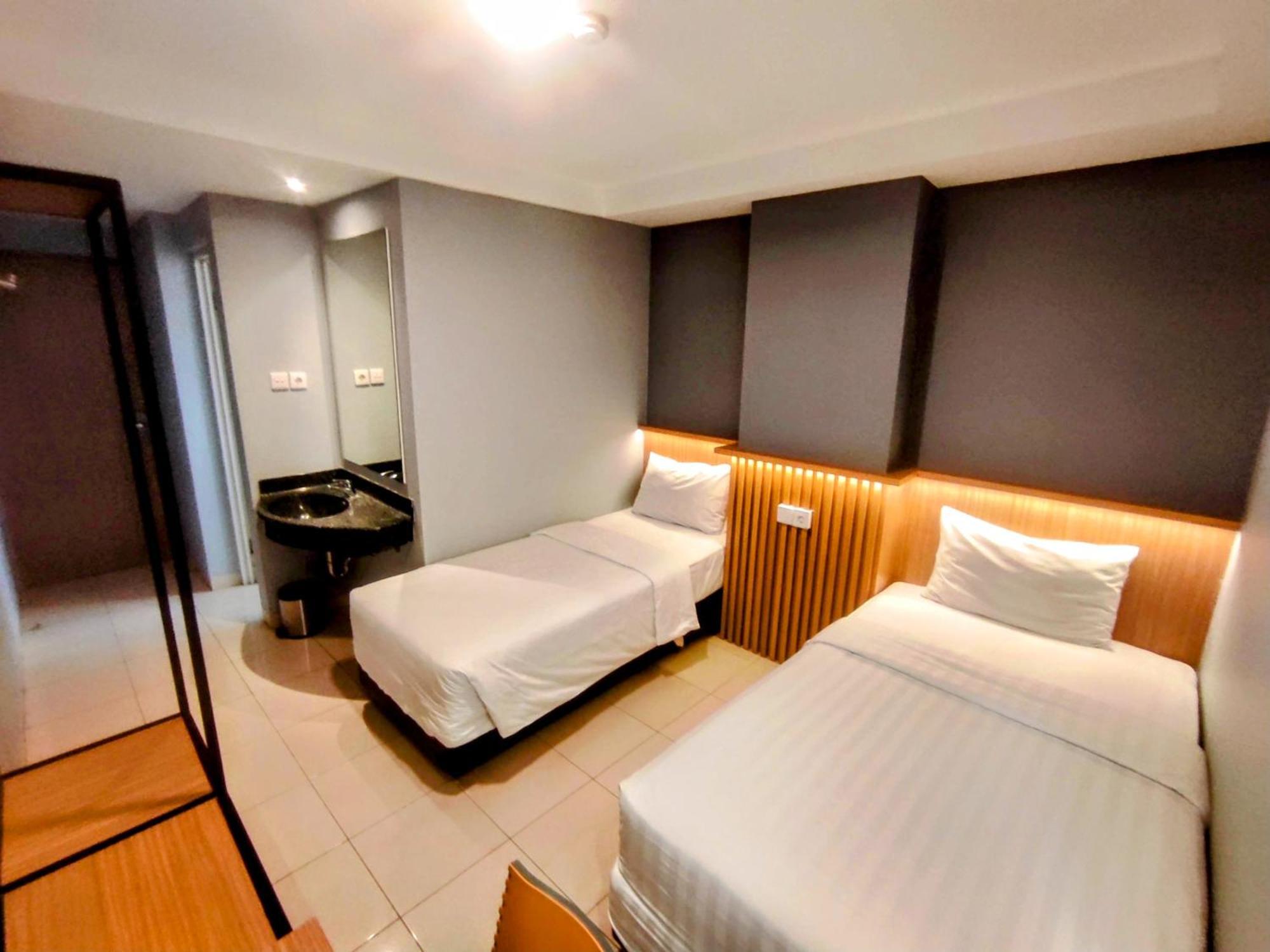 Studio One Thamrin Hotel Jakarta Exterior photo