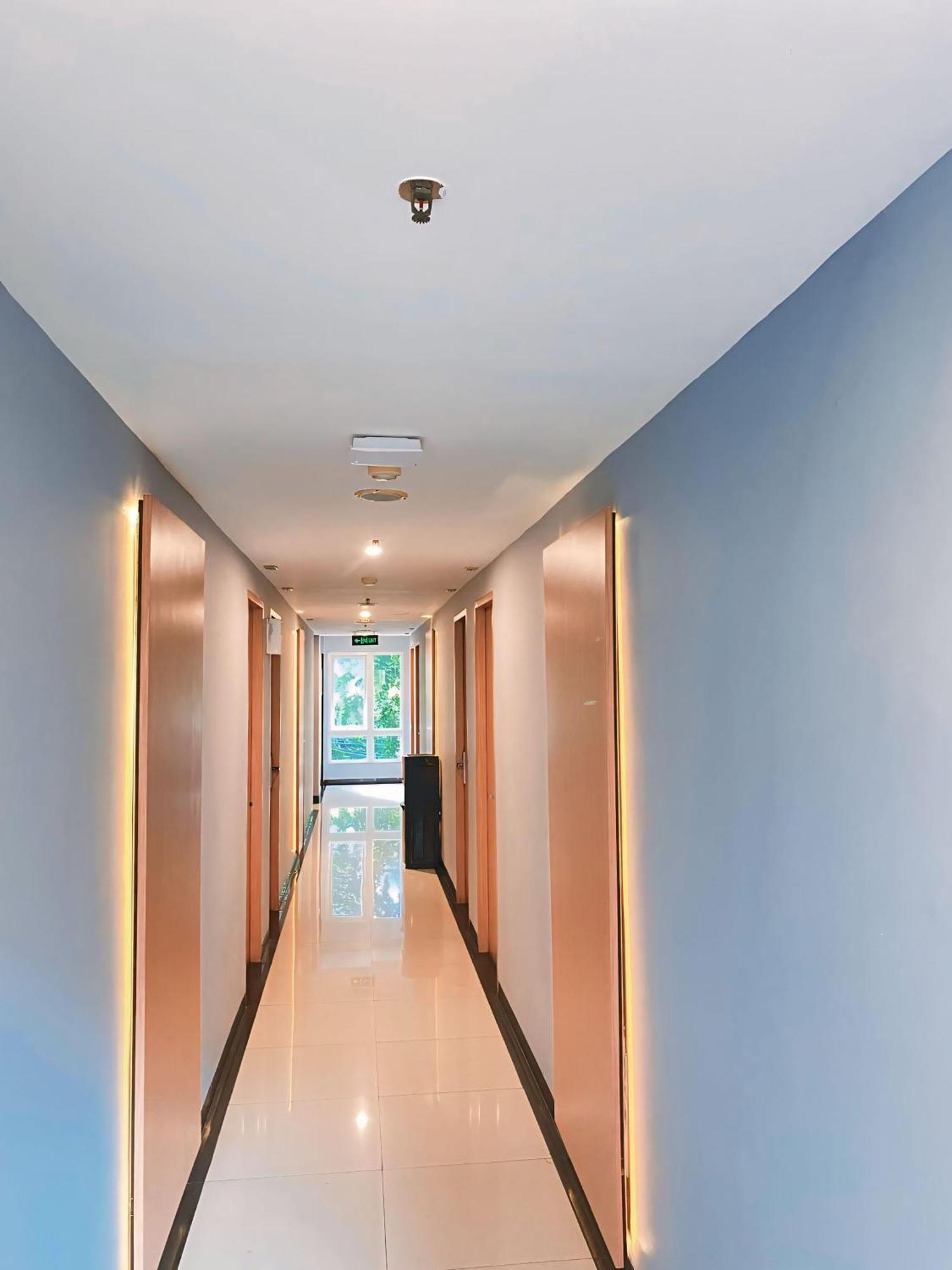 Studio One Thamrin Hotel Jakarta Exterior photo