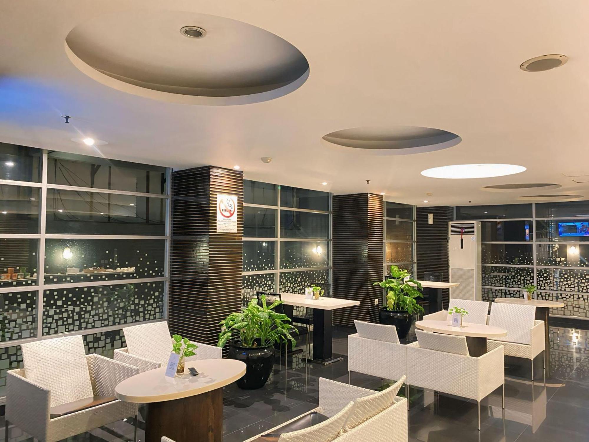 Studio One Thamrin Hotel Jakarta Exterior photo